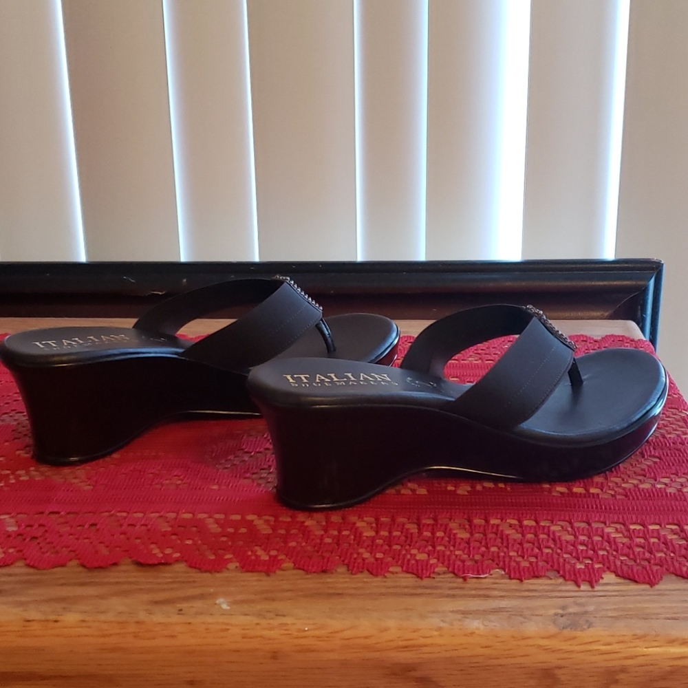 NWOT brown sandals sz 9.5